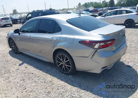2021 Toyota Camry Se z USA, uszkodzony, nr VIN 4T1G11AK1MU452437